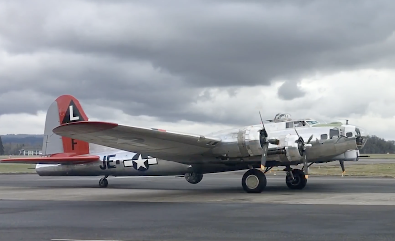 B17movieScreen